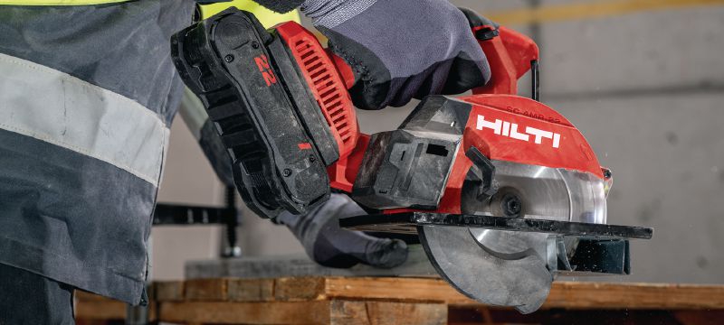 SC 4MR-22 Cordless circular saw Cordless circular saw with minimised weight and size for overhead cuts up to 51 mm│2” depth (Nuron battery platform) Applications 1