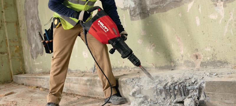 TE 1000-AVR Concrete breaker Versatile breaker for demolishing or chiselling floors and occasional wall applications (with universal power cord) Applications 1